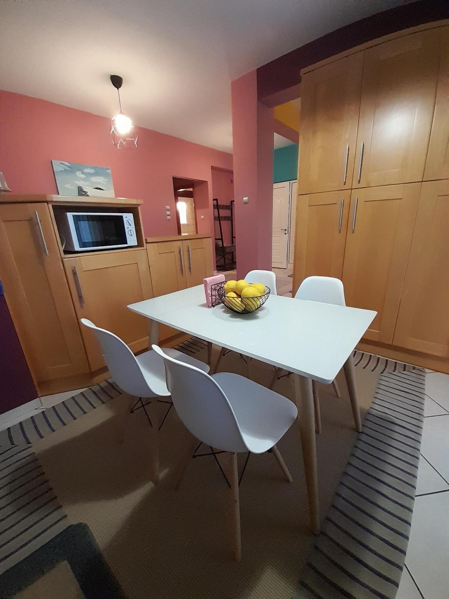 Apartment K & R *